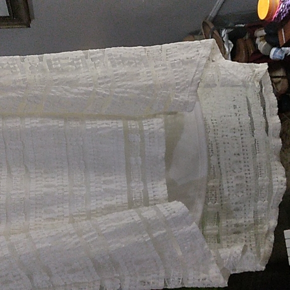 White lace high low skirt, new without tag - Picture 4 of 4